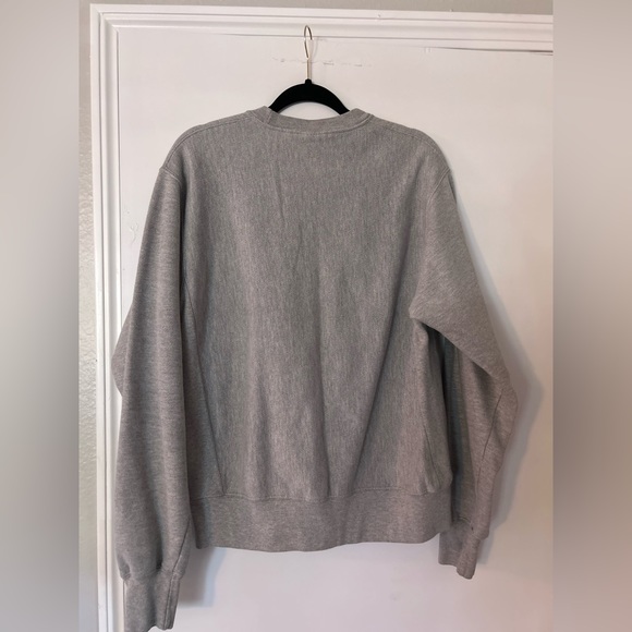 Barely worn- crew neck - Picture 2 of 4